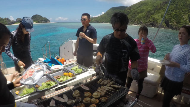 海の上で食べるお肉の味は・・・格別です☆