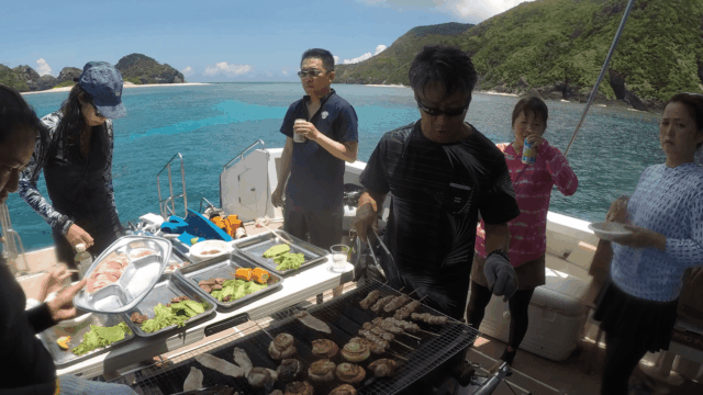 海の上で食べるお肉の味は・・・格別です☆